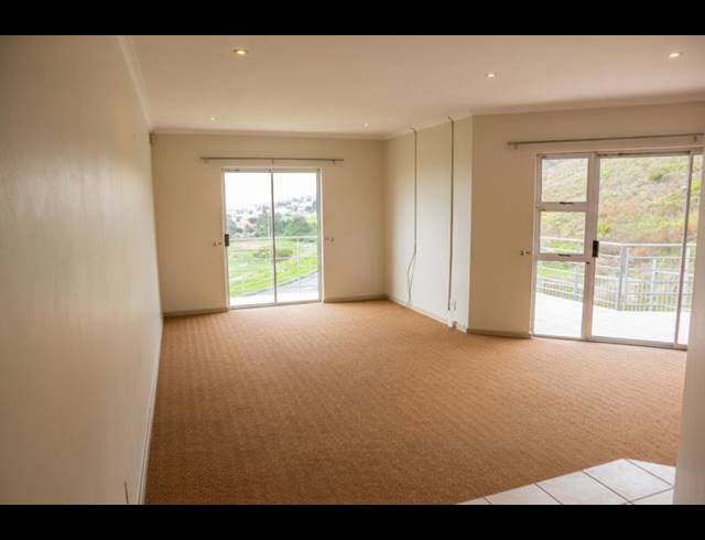 2 BEDROOM PROPERTY TO RENT IN VREDEHOEK
